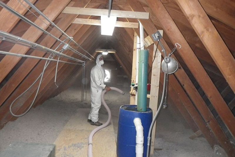 Soufflage d'isolant dans des combles perdus